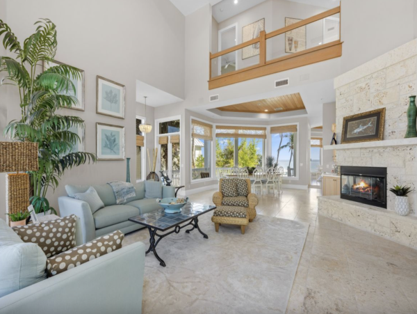 Bay to Gulf  Luxury Five Bedroom Vacation Home with Pool